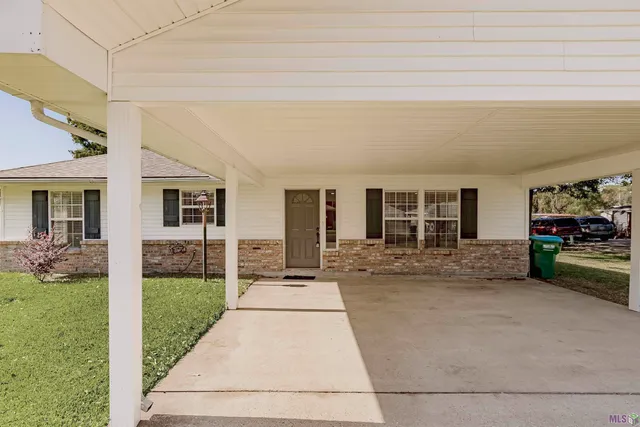 $215,000 | 956 Bohne Road, Port Allen, LA 70767