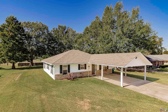 $215,000 | 956 Bohne Road, Port Allen, LA 70767