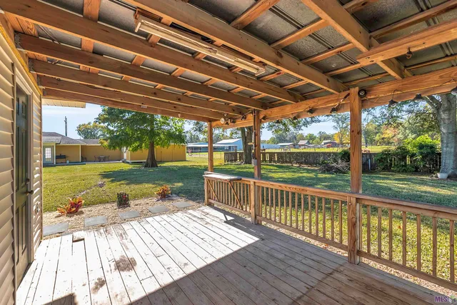 $215,000 | 956 Bohne Road, Port Allen, LA 70767