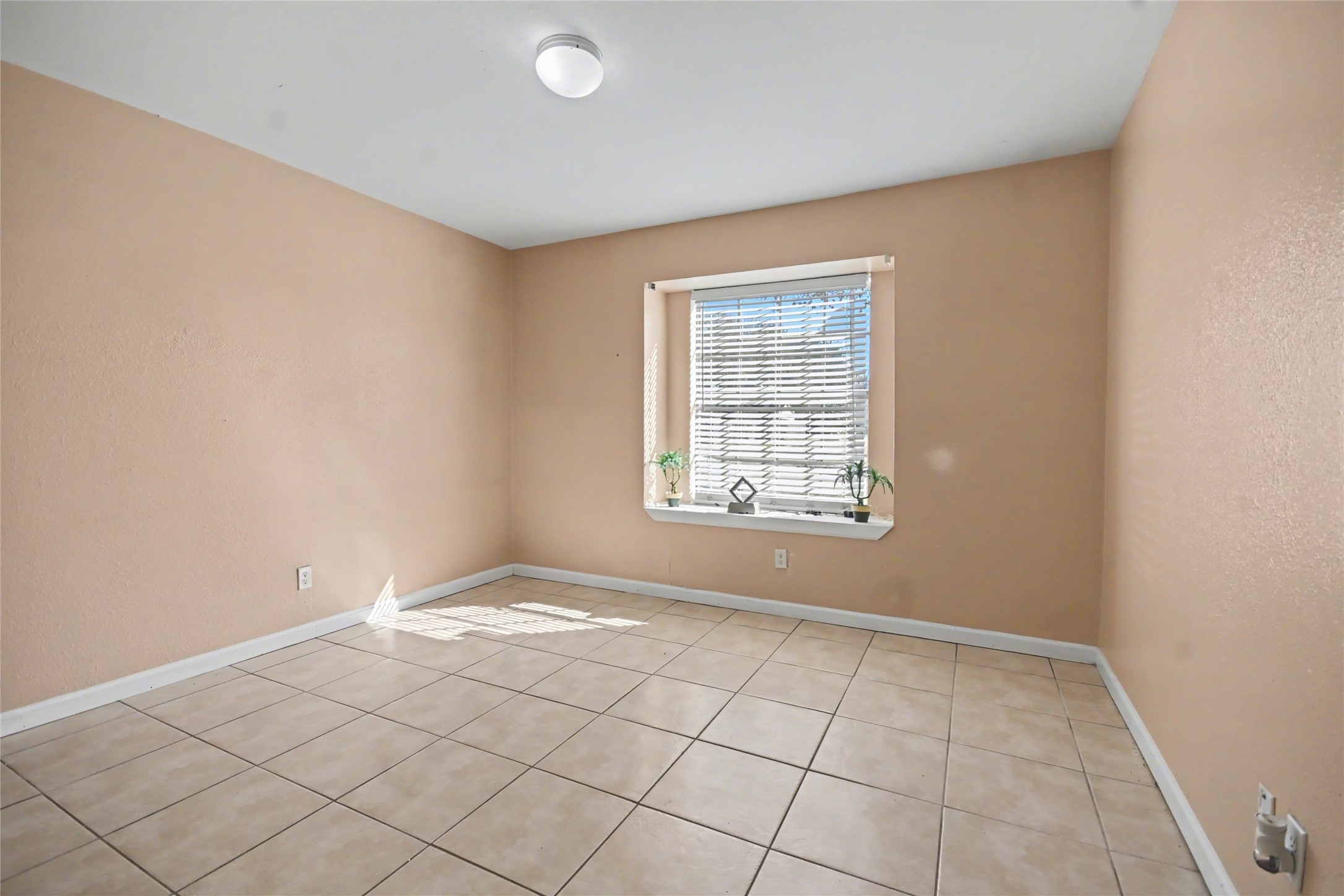 4202 Townes Forest Road Friendswood, TX 77546 - Photo 6 of 17 an empty room with windows