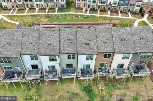 a view of a livingroom with furniture and windows