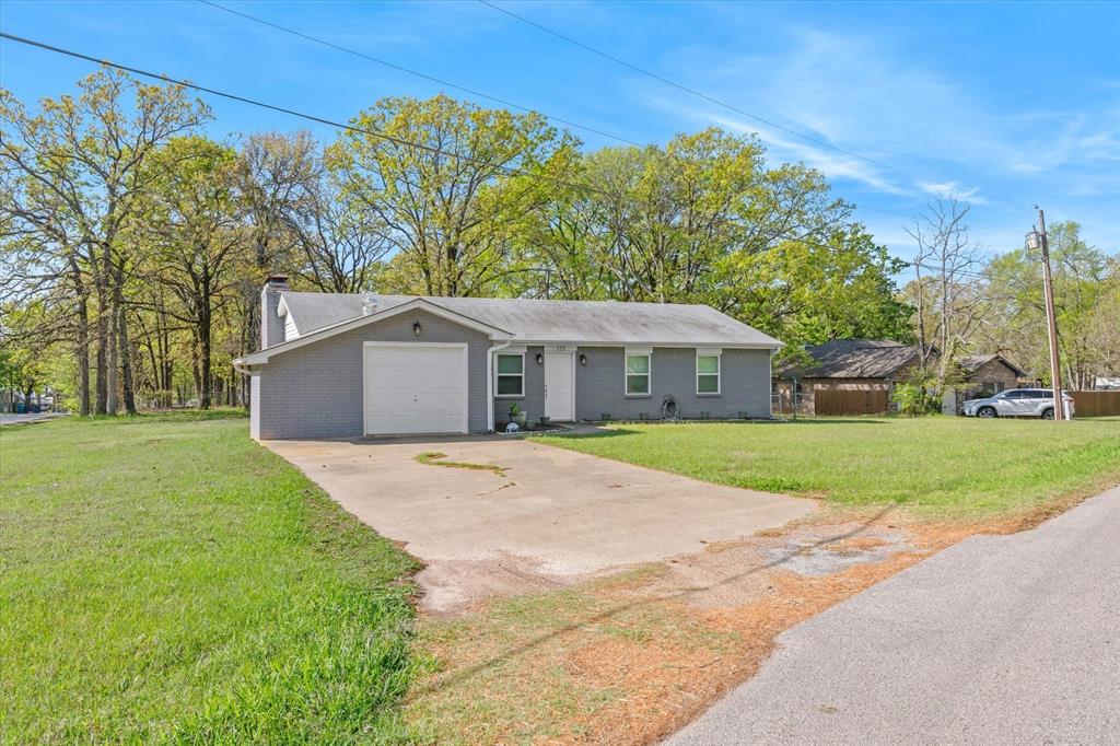 123 Harmon Road Gun Barrel City, TX 75156 - Photo 4 of 36 a front view of house with yard and green space