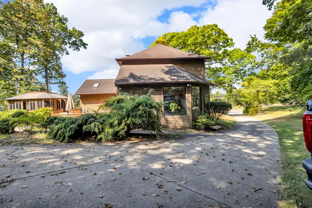 $309,900 | 1903 Kibby Road, Jackson, MI 49203