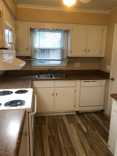 214 Lodgepole Road Ladson, SC 29456 - Photo 32 of 44 Kitchen
