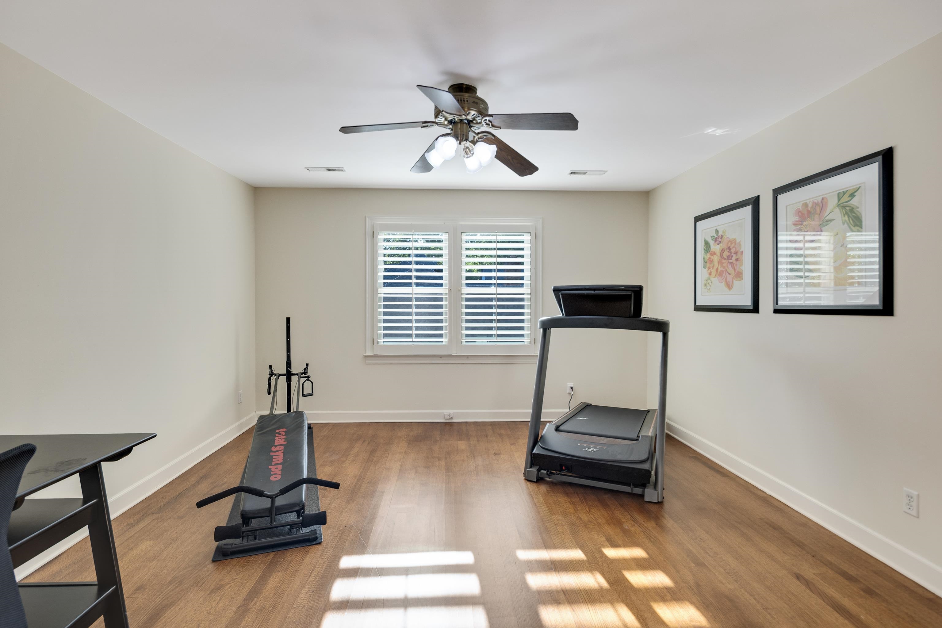 6326 East Shady Grove Road Memphis, TN 38120 - Photo 27 of 40 a living room with furniture and a window