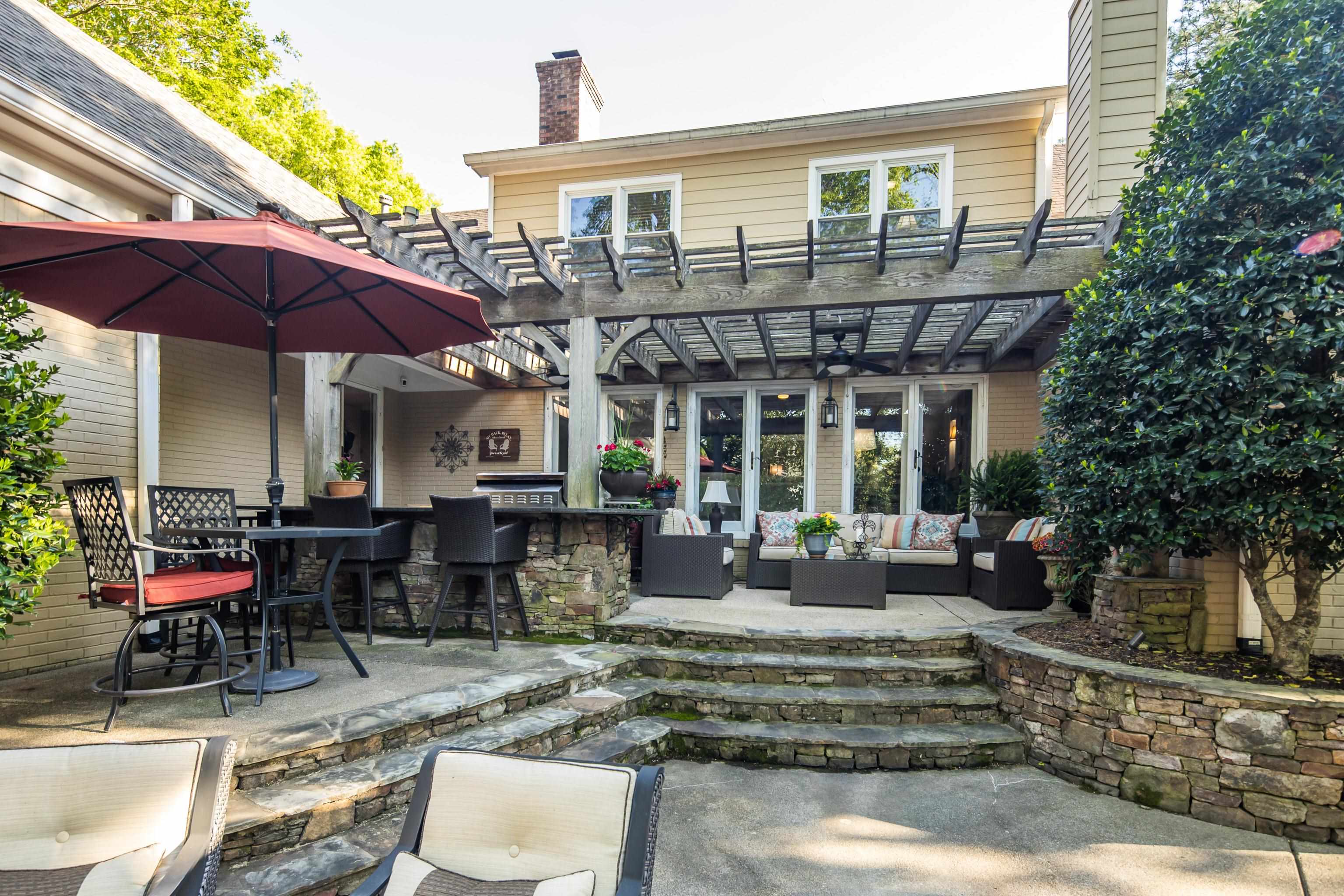 6326 East Shady Grove Road Memphis, TN 38120 - Photo 34 of 40 a view of a patio with table and chairs under an umbrella