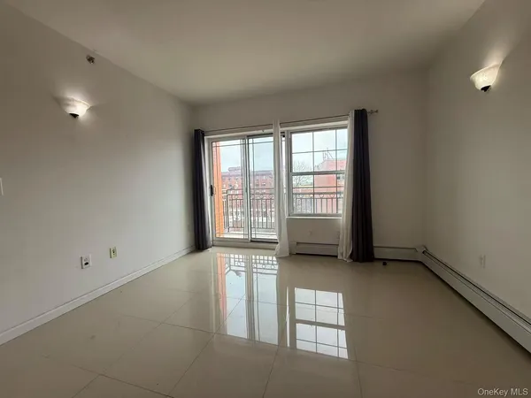 $2,600 | 71-66 Parsons Boulevard, Unit 6E | Kew Gardens Hills