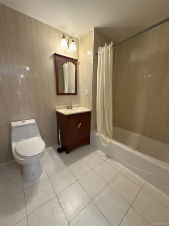 $2,600 | 71-66 Parsons Boulevard, Unit 6E | Kew Gardens Hills