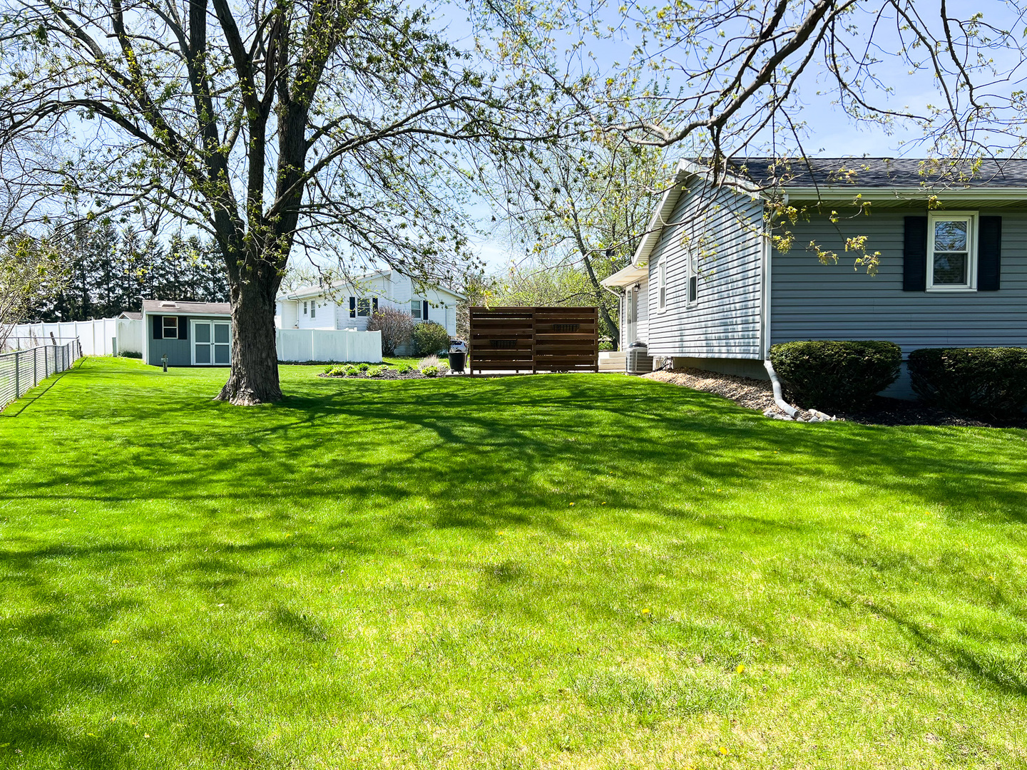 2201 Oak Drive Eureka, IL 61530 - Photo 15 of 25 a backyard of a house with plants and large tree