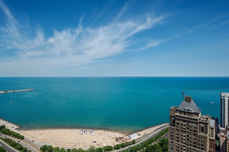 950 North Michigan Avenue, Unit 3705 Chicago, IL 60611 - Photo 33 of 47 a view of a city