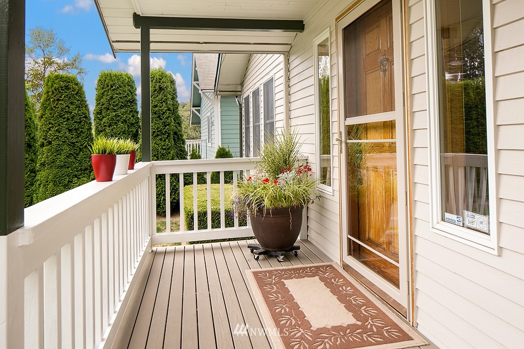 1726 Northeast 24th Street Renton, WA 98056 - Photo 2 of 25 Gallery Image 2