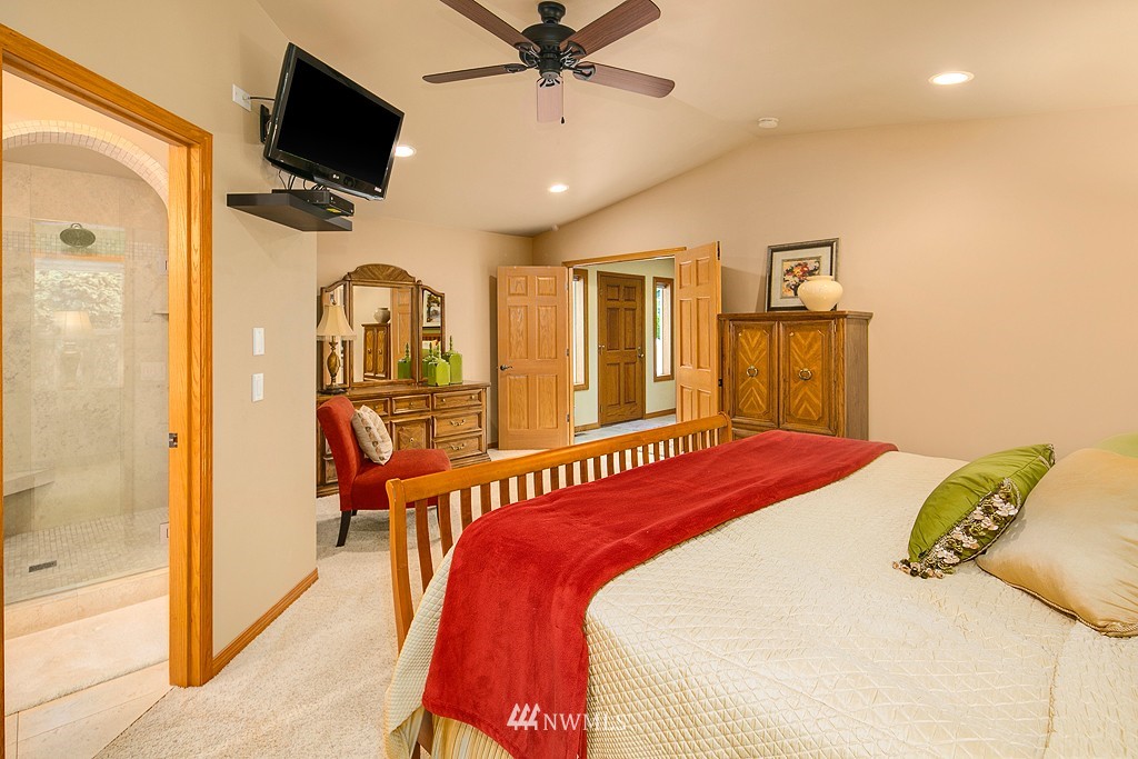 1726 Northeast 24th Street Renton, WA 98056 - Photo 12 of 25 Gallery Image 12