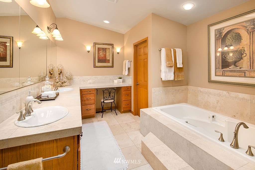 1726 Northeast 24th Street Renton, WA 98056 - Photo 13 of 25 Gallery Image 13