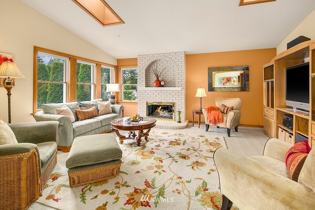 1726 Northeast 24th Street Renton, WA 98056 - Photo 3 of 25 Gallery Image 3