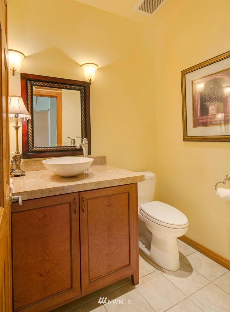 1726 Northeast 24th Street Renton, WA 98056 - Photo 5 of 25 Gallery Image 5