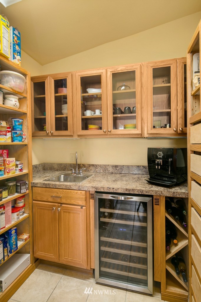 1726 Northeast 24th Street Renton, WA 98056 - Photo 8 of 25 Gallery Image 8