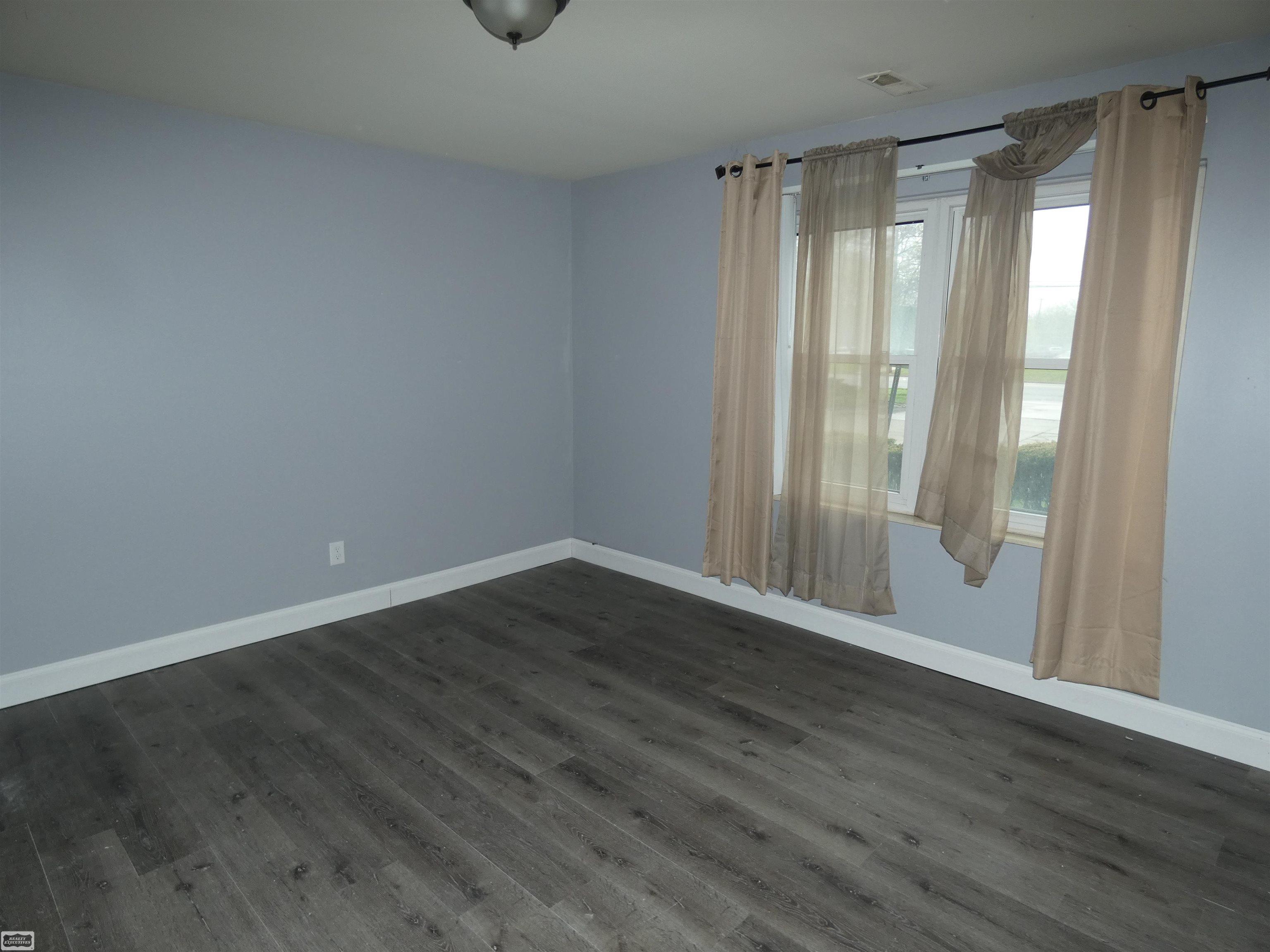 23632 Cottrell Clinton Township, MI 48035 - Photo 10 of 12