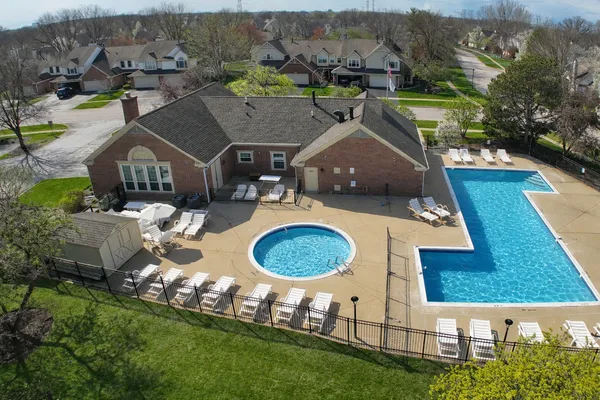 $329,000 | 30-w006 Willow Court, Warrenville, IL 60555