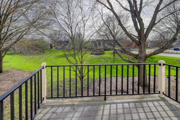 $329,000 | 30-w006 Willow Court, Warrenville, IL 60555
