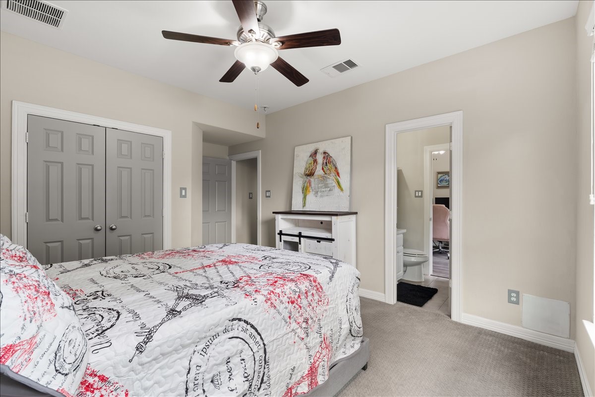 10215 Spring Shadows Park Circle Houston, TX 77080 - Photo 8 of 44 Downstairs bedroom with upgraded ceiling fan