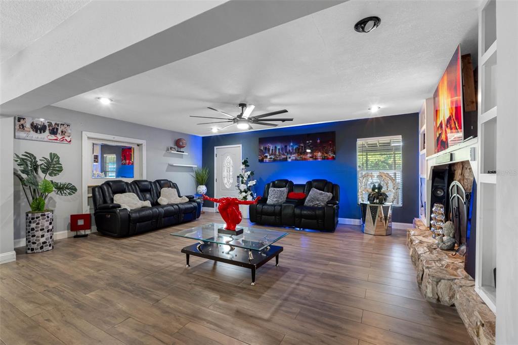 5515 Lake Le Clare Road Lutz, FL 33558 - Photo 10 of 59