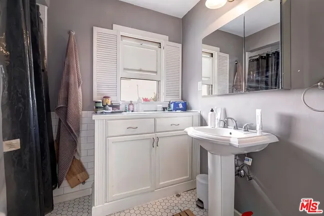 $1,695,000 | 613 North Plymouth Boulevard, Los Angeles, CA 90004