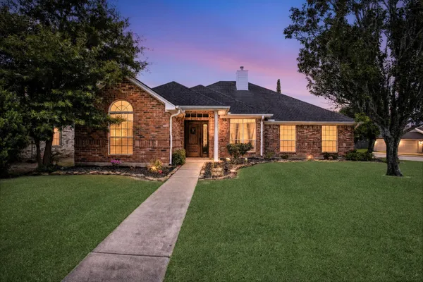 $399,900 | 3710 Champions Drive, Beaumont, TX 77707