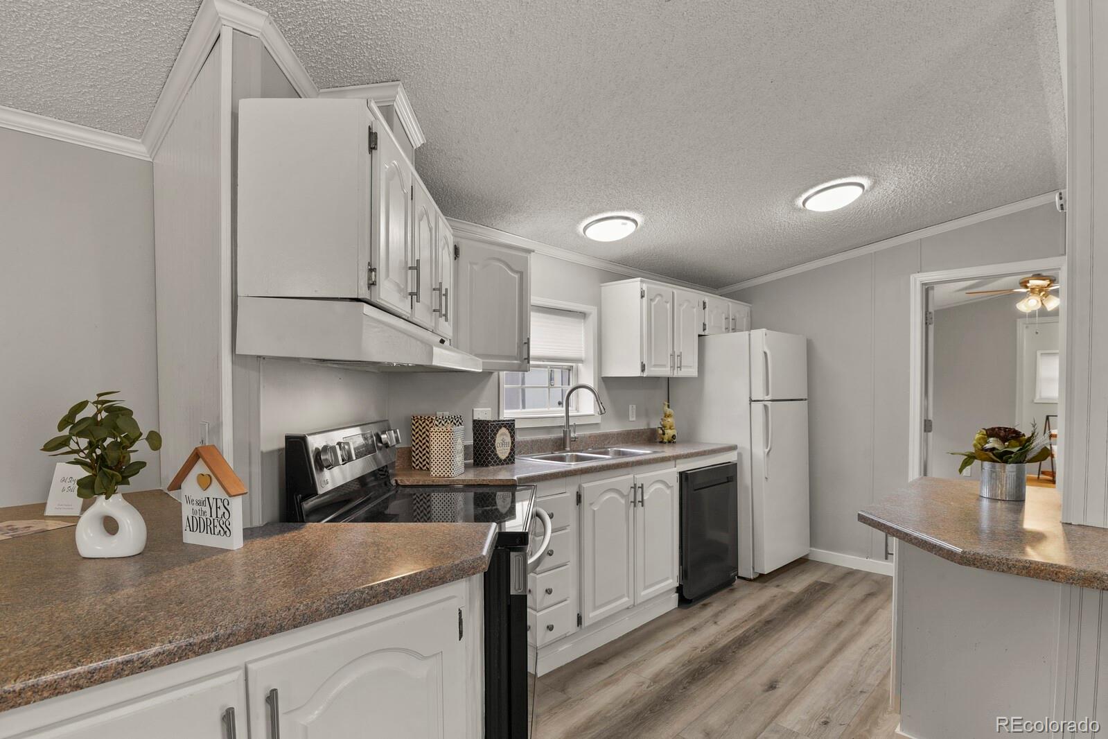 8432 Cook Way Denver, CO 80229 - Photo 6 of 18 Gallery Image 6