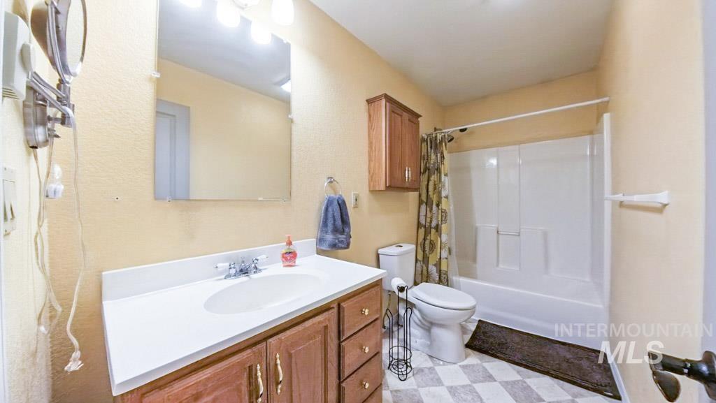 1277 Kennedy Ford Road Potlatch, ID 83855 - Photo 33 of 49 One of two full baths upstairs!
