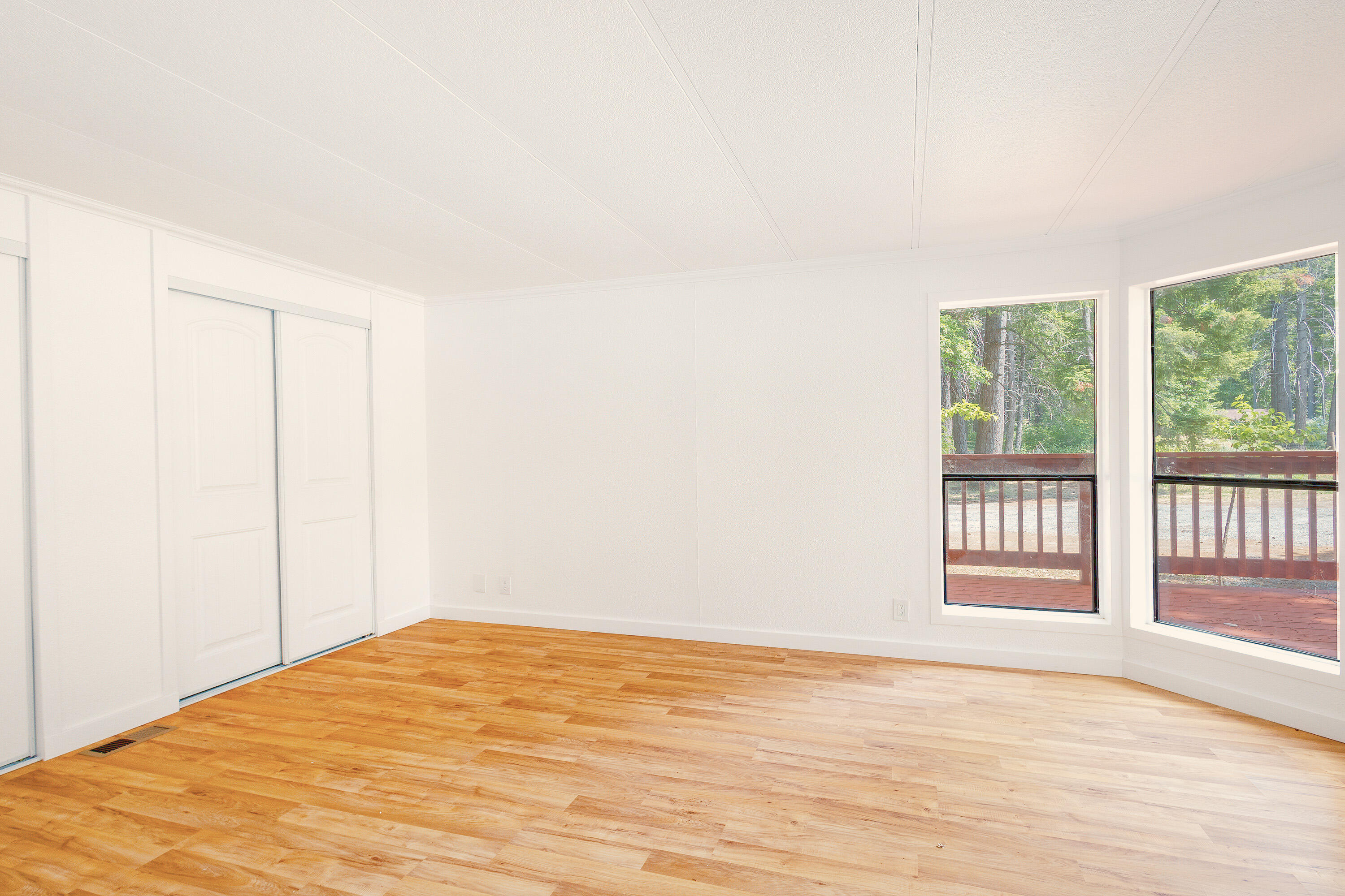 601 Pinewood Way Cave Junction, OR 97523 - Photo 20 of 33 a view of an empty room with wooden floor and a window