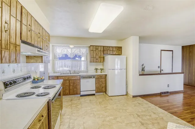 $610,000 | 2448 South Holland Court, Lakewood, CO 80227