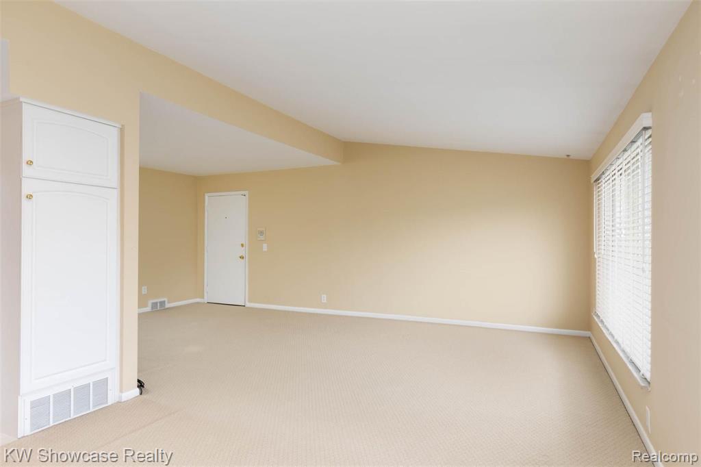 964 South Adams Road, Unit 8 Birmingham, MI 48009 - Photo 5 of 23 Gallery Image 5