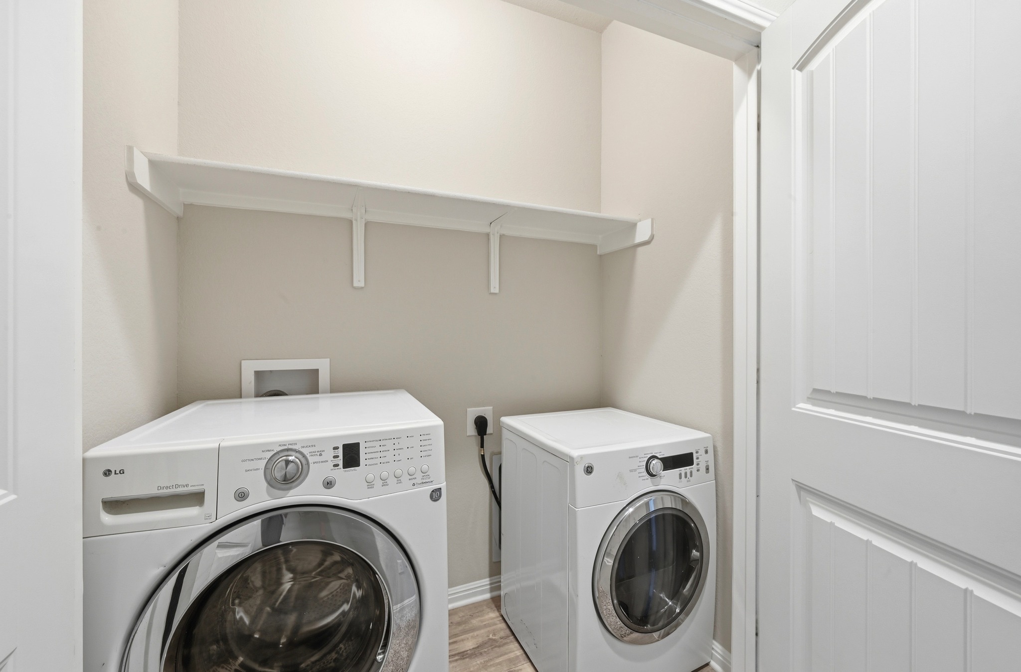 516 East Slaughter Lane, Unit 603 Austin, TX 78744 - Photo 21 of 26 a utility room with dryer and washer