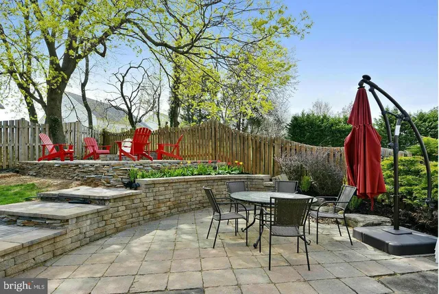 a view of backyard with sitting area