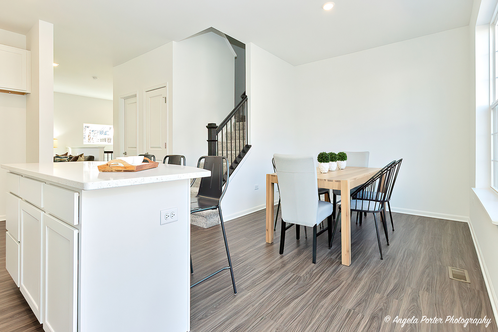 402 Neubauer Circle Lindenhurst, IL 60046 - Photo 11 of 29 a dining room with furniture and wooden floor