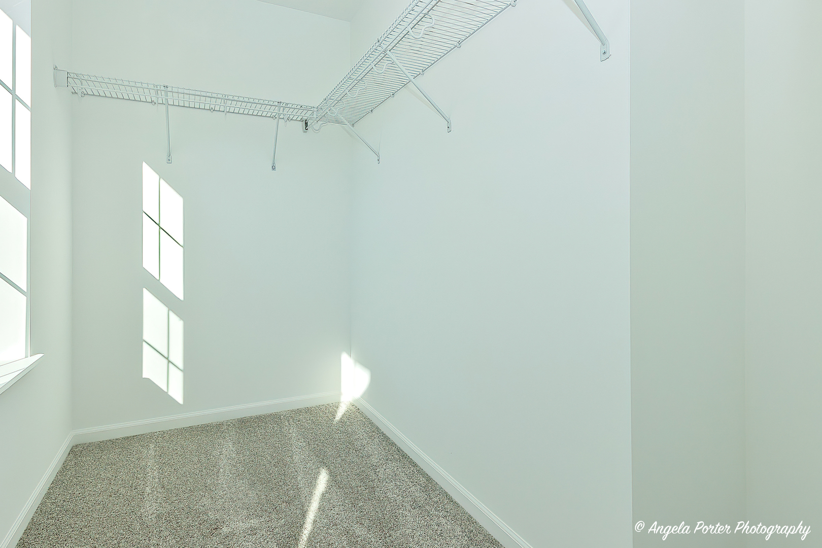 402 Neubauer Circle Lindenhurst, IL 60046 - Photo 19 of 29 a view of a bathroom with window