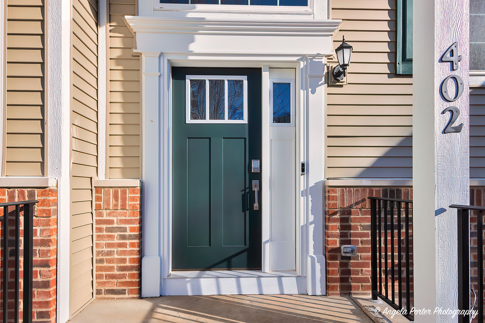 402 Neubauer Circle Lindenhurst, IL 60046 - Photo 2 of 29 a view of a entryway of a house