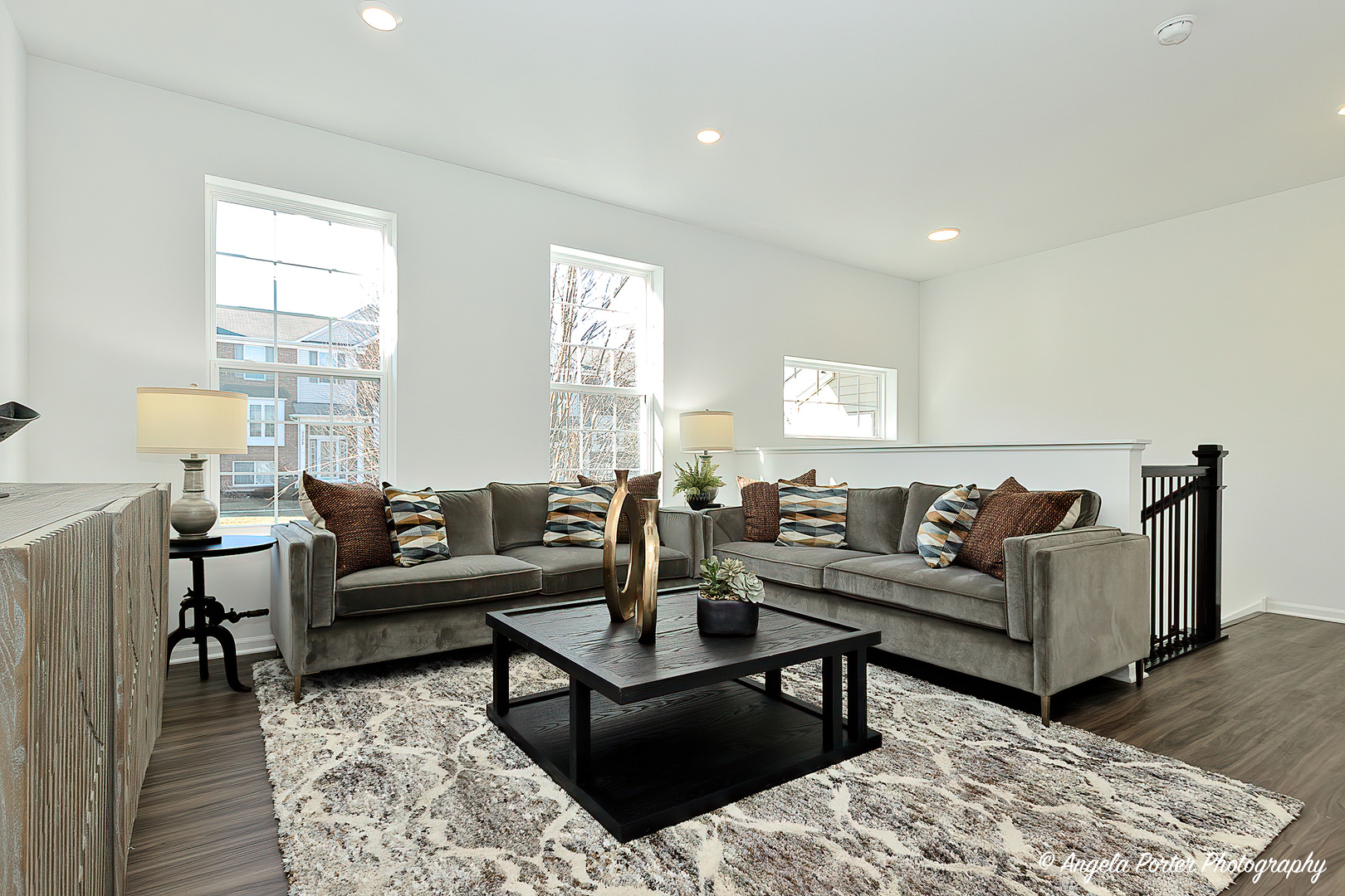 402 Neubauer Circle Lindenhurst, IL 60046 - Photo 5 of 29 a living room with furniture and wooden floor
