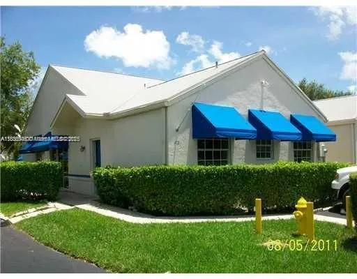 a view of a house with backyard and garden