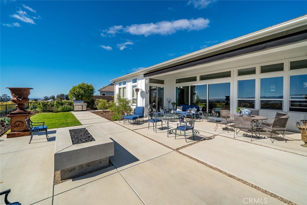 1650 Eucalyptus Road Nipomo, CA 93444 - Photo 37 of 60 a view of a patio with chairs and tables