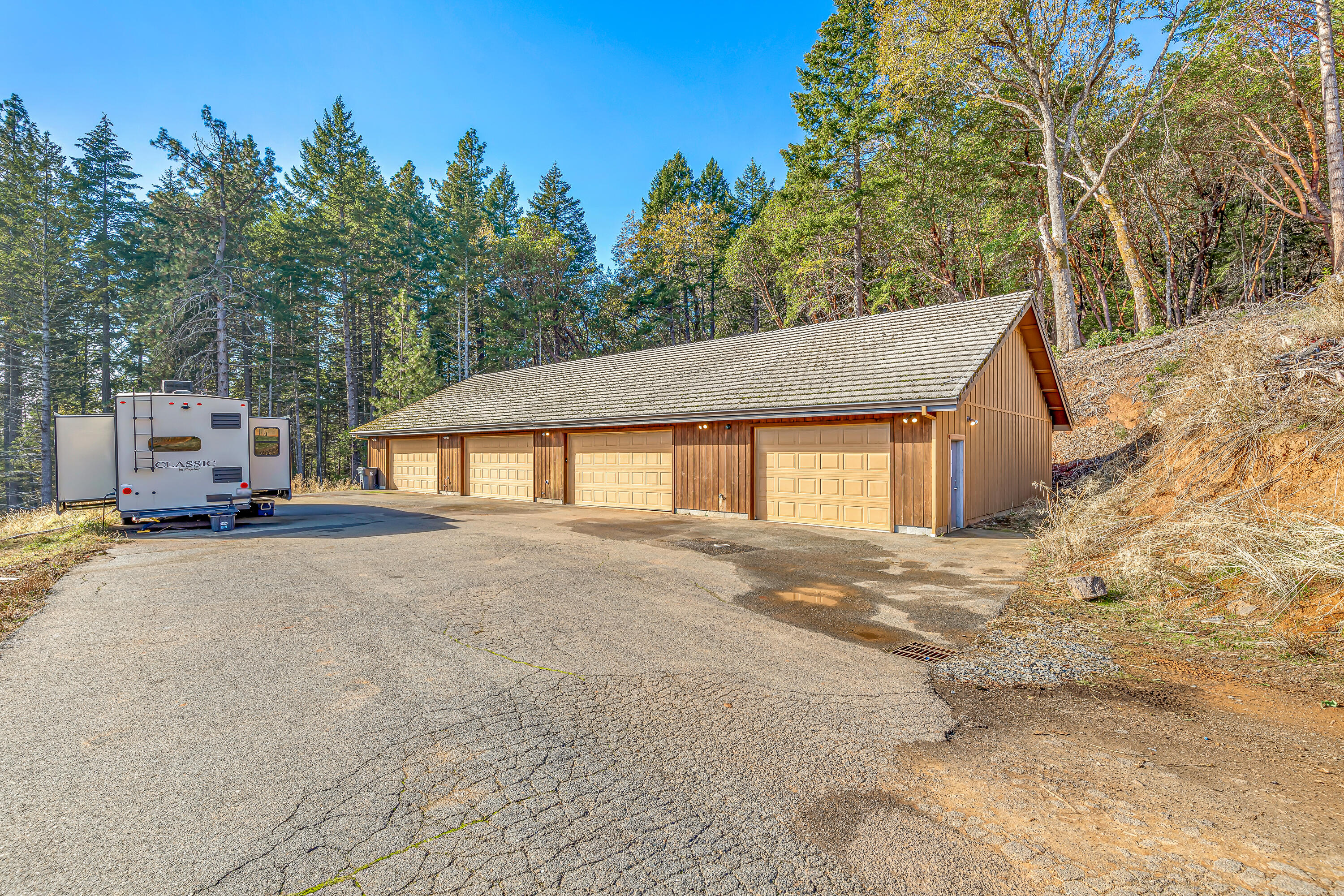 6380 Tunnel Loop Road Grants Pass, OR 97526 - Photo 70 of 83 3,600' Garage