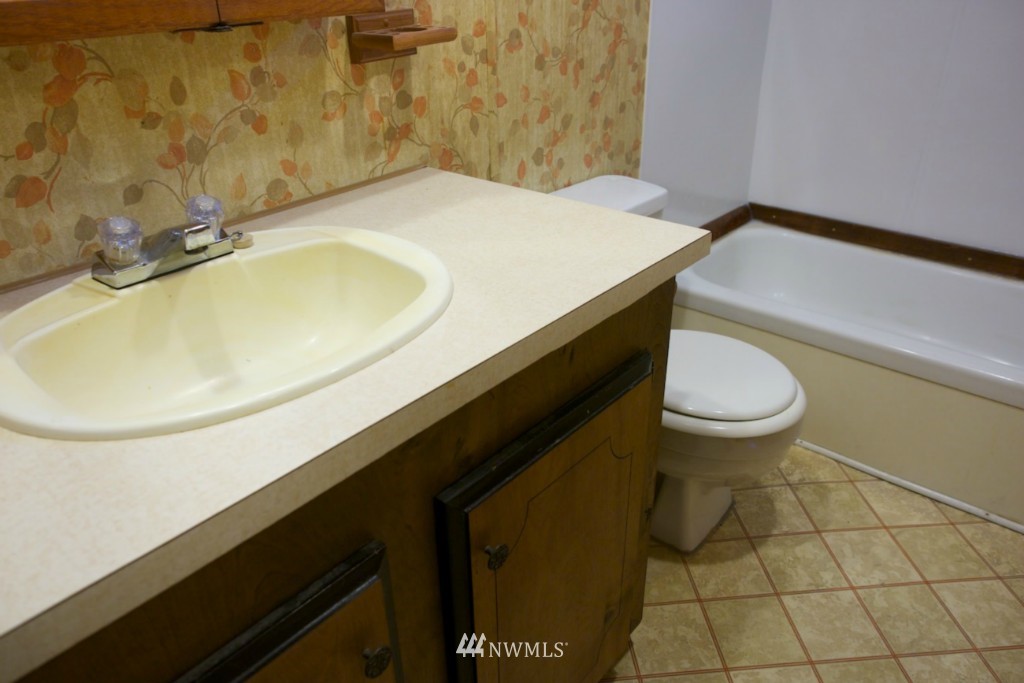 32501 Northeast 50th Street, Unit 6 Carnation, WA 98014 - Photo 11 of 12