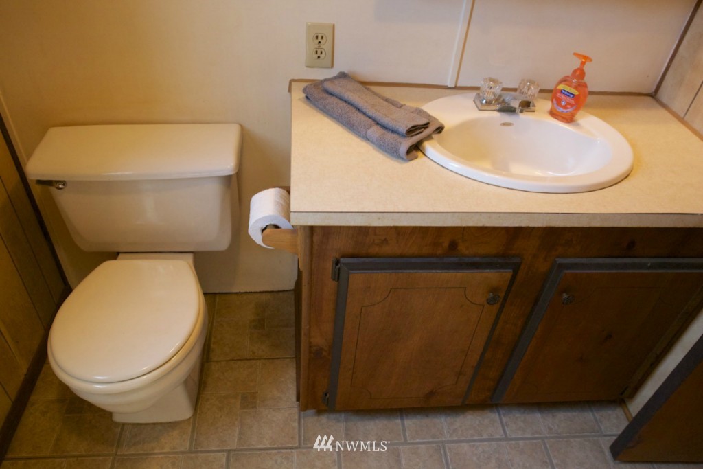 32501 Northeast 50th Street, Unit 6 Carnation, WA 98014 - Photo 9 of 12