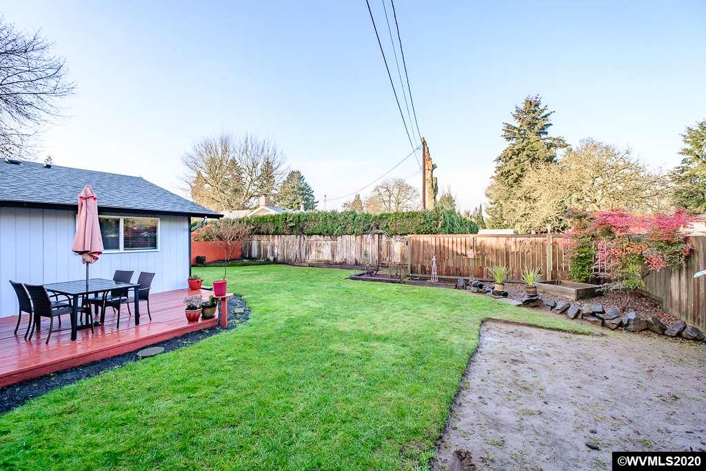 1675 Northeast Mayview Drive Albany, OR 97321 - Photo 11 of 41