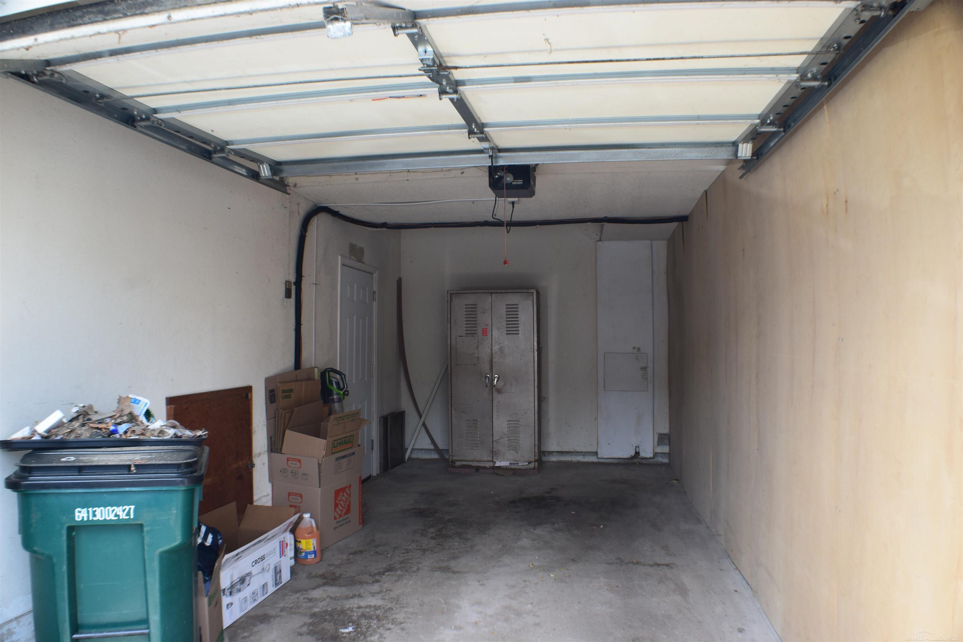 3944 Hunters Ridge Drive Lansing, MI 48911 - Photo 29 of 32 50147093-fd73cbb7-7581-48f3-b771-d383227c5696.JPG