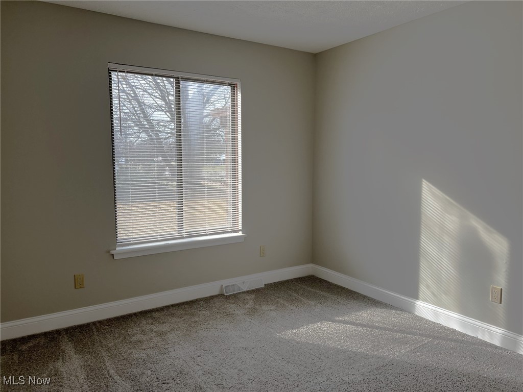 89 Bowhall Road Painesville, OH 44077 - Photo 16 of 23 Bedrm #3, new carpeting