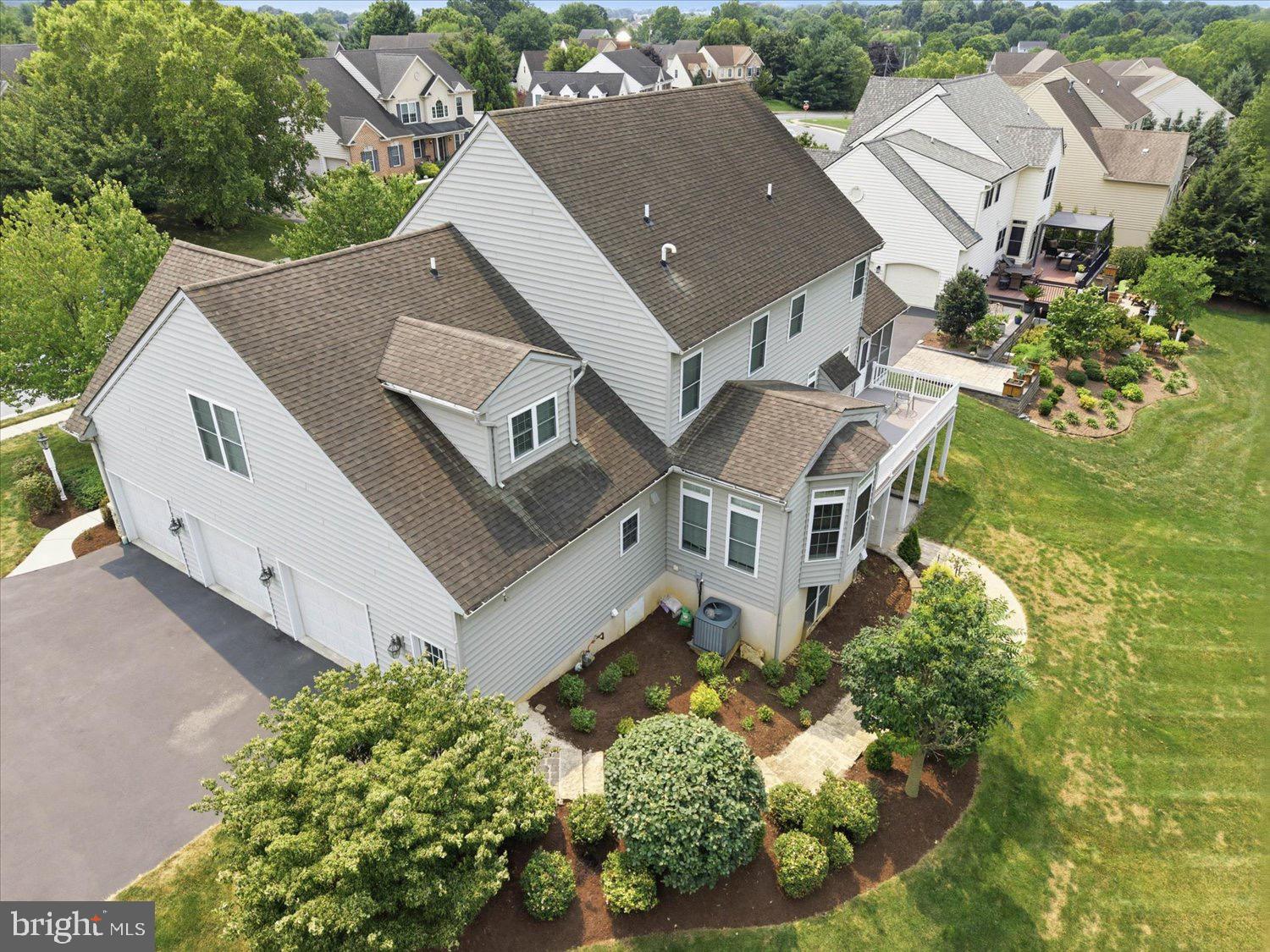 379 Ecker Drive Lititz, PA 17543 - Photo 8 of 46 Gallery Image 8