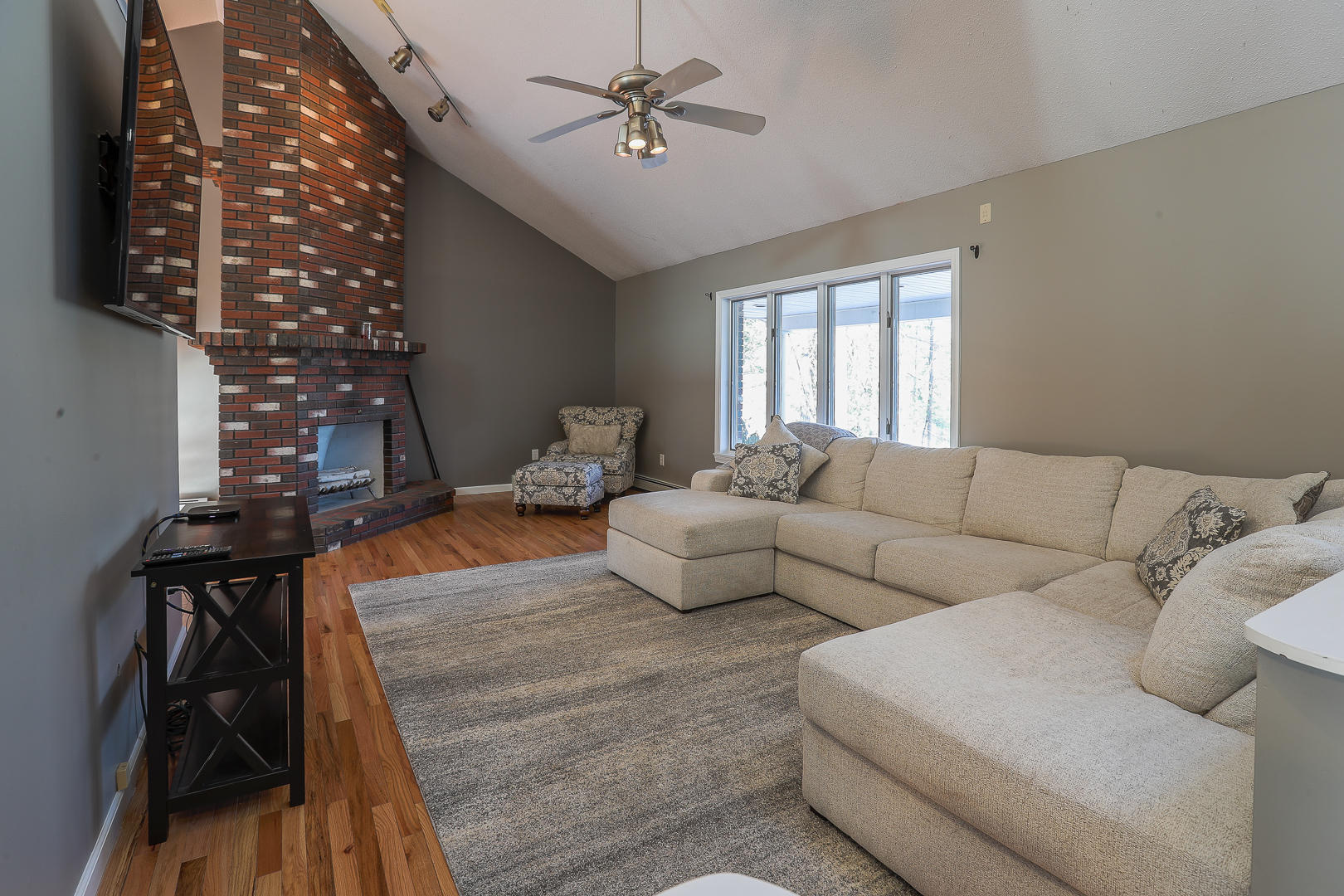 135 Ridgeview Drive Bangor, ME 04401 - Photo 11 of 37 Living Room