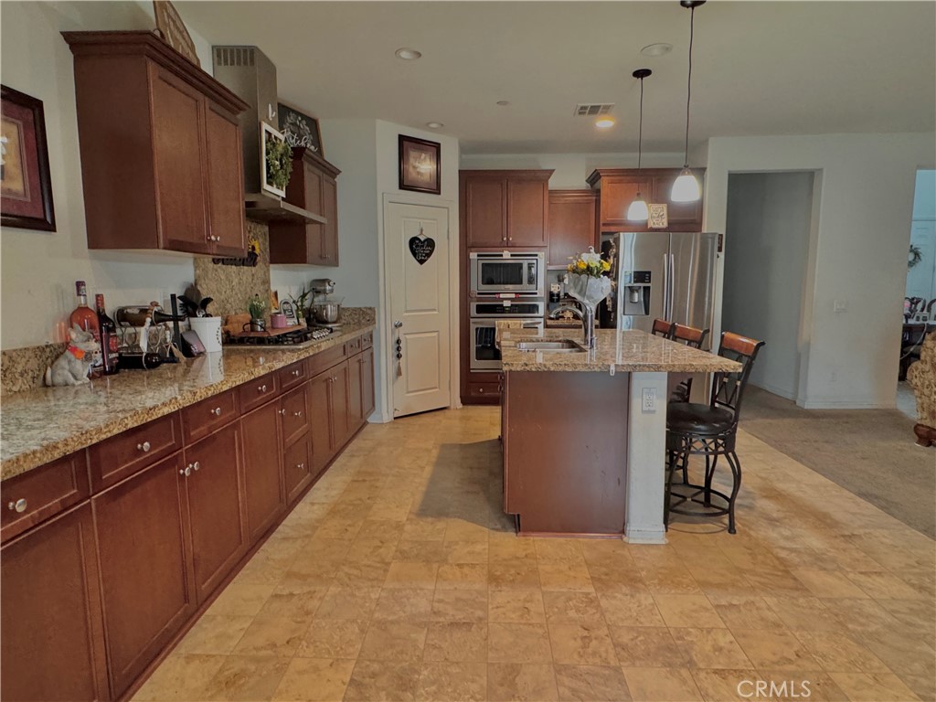 18016 Ribwort Road San Bernardino, CA 92407 - Photo 8 of 29