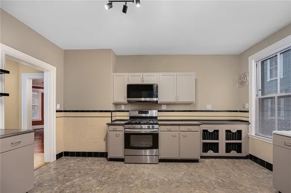 $2,250 | 22 Sycamore Street, Unit 1, Providence, RI 02909